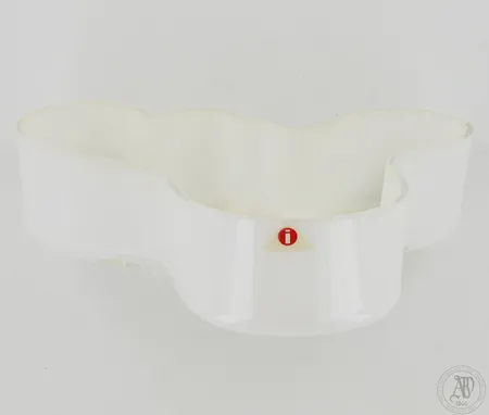 Valkoinen Aalto-maljakko, Iittala, korkeus ja leveys 46mm ja  190mm. 