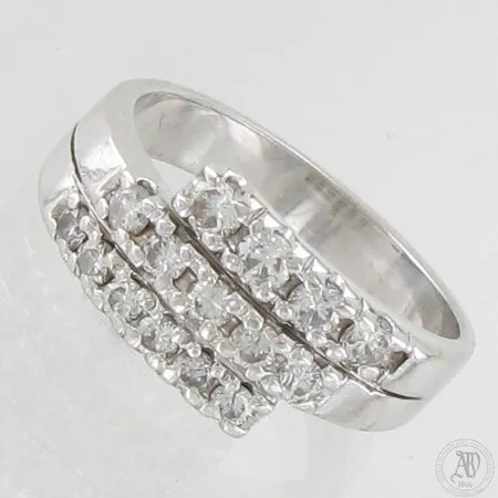 Timanttisormus 15xn.0.04-0.08ct, koko17½, 750 valkokulta, paino 7,0g