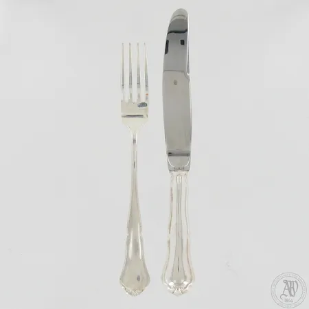 Ruokahaarukka ja -veitsi, pituus 180mm ja 200mm, KOP-logolla, Chippendale, 830 ja 830br, paino 34,6g ja 66,4g  