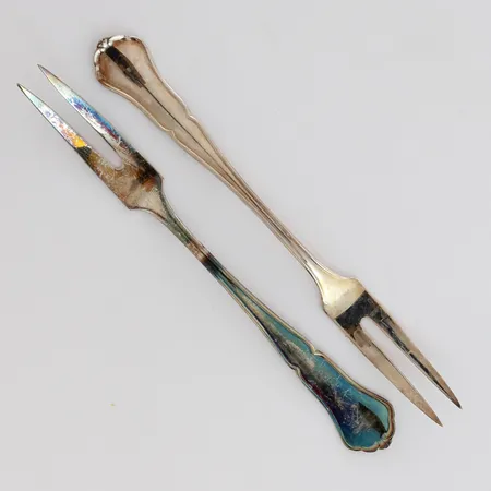  Kaksi leikkele haarukkaa, Chippendale, pituus 152mm, 830, paino 42,4g
