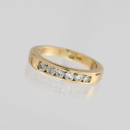 Timanttisormus 5xn.0.06ct ja 1xn.0.05ct 8/8 hiontainen, yhdessä timantissa lohkeama ja yhden istutus löystynyt, koko 16¼, 585, paino 4,0g
