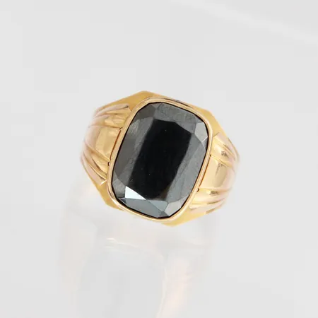 Kivikantasormus, kaiverrettu, koko 20¼, 585br, paino 6,0g