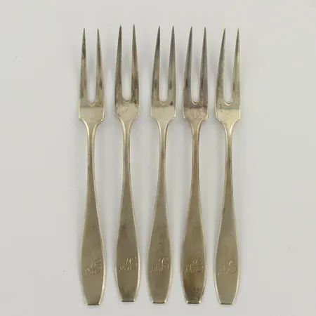 Viisi leikkelehaarukkaa, kaiverrettu, Matta, pituus 130mm, 813, paino 48,9g
