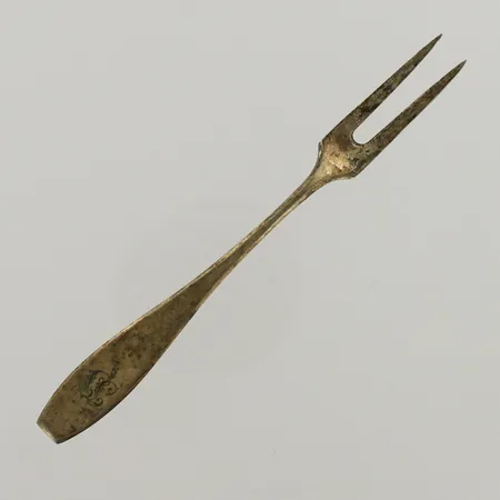 Leikkelehaarukka, Matta, kaiverrettu, pituus 119mm, 813, paino 8,8g 