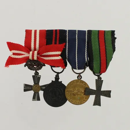 Mini kunniamerkkiripa, VR 4 mk 1941, TS mm, JS mm, talvi- ja jatkosodan muistoristi, 17. Divisioonan risti (Tammidivisioona) 1941-1944, Pohjois-Vienan risti 1941-1944.
