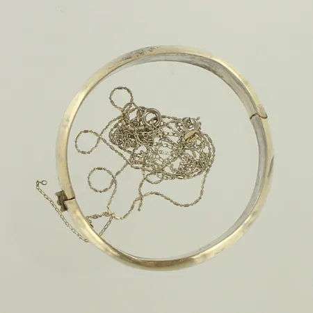 Viallisia hopeakoruja, yhden ketjun lukko metallia, 925, paino 17,6g