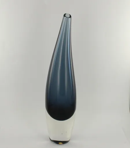 Lasimaljakko Iittala, Kalanrakko, signeeraus Tapio Wirkkala Iittala 3299, korkeus 200mm, siniharmaa