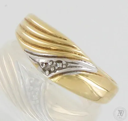 Timanttisormus 1xn.0.005ct, koko 16½, 585 kelta- ja valkokulta, paino 1,7g