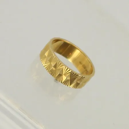 Kuvioitu sormus, koko 17½, 750, paino 4,0g