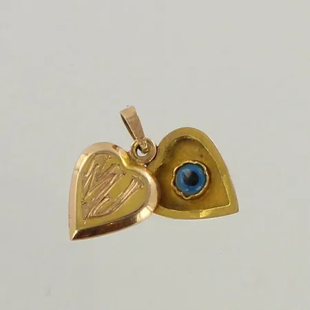 Medaljonki kivellä, kaiverrettu, korkeus 24mm, 585br, paino 2,4g 