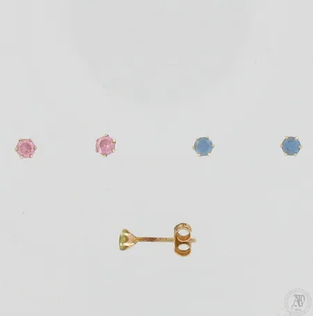 Viisi kivikorvakorua, neljästä puuttuu tausta, Ø 3mm, 585br, paino 0,7g