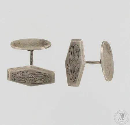 Kalvosinnapit, kaiverretut, mitat 15x21mm, 813br, paino 11,0g
