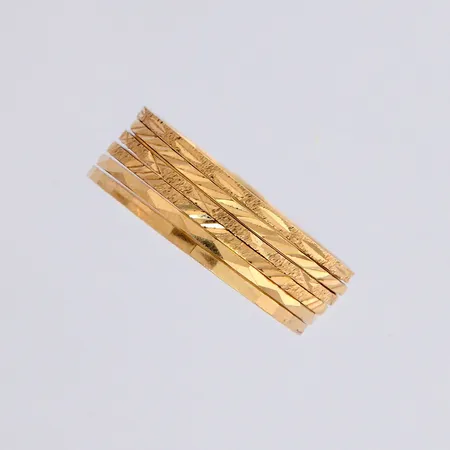 Kuusi sormusta, koko 20¼, 750, paino 4,8g
