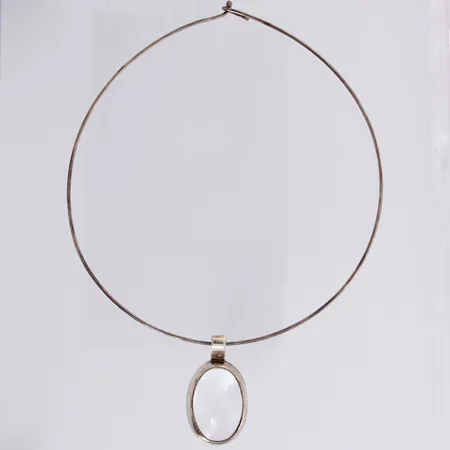 Akryyli-hopea kaulakoru, Kalevala Koru, kiven takaosassa mikronaarmu, riipuksen korkeus 45mm, 925br, paino 24,5g
