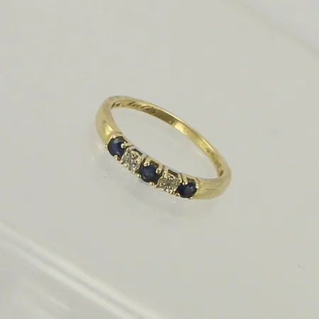 Kivisormus timanteilla 2xn.0.005ct, kaiverrettu, koko 18¼, 585br, paino 1,8g 