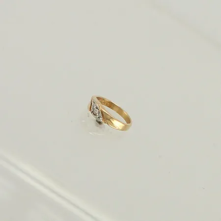 Kastesormus timantilla 1xn.0.005ct, 585, paino 0,5g 