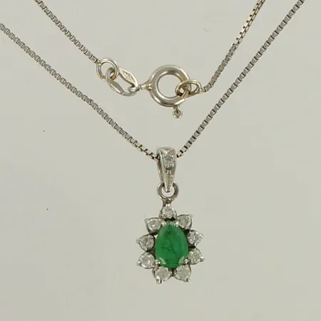 Kaulakoru timanteilla 10xn.0.00-0.03ct, riipuksen korkeus 20mm, ketjun pituus 60,5cm, 750 valkokulta, paino 5,6g 