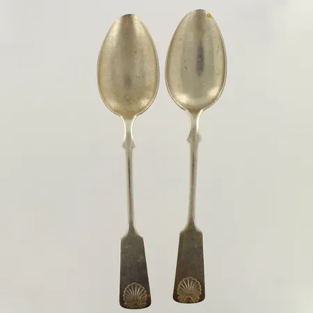 Kaksi jälkiruokalusikkaa, Musla, pituus 165mm, 813, paino 48,7g 