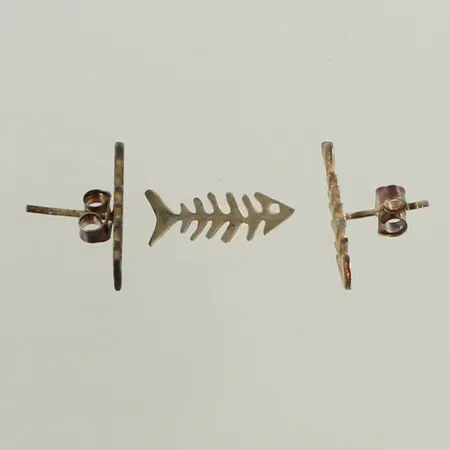 Kolme kalanruoto-korvakorua, korkeus 5mm, leveys 16mm, 830, paino 1,7g 