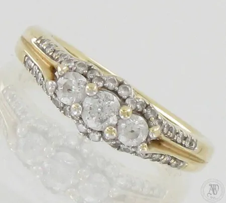 Timanttisormus 1xn.0.13ct 2xn.0.07ct 36xn.0.005ct, koko 15¾, 585, paino 3,3g
