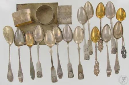 Viallisia hopeaesineitä, 800-830, paino 297,9g