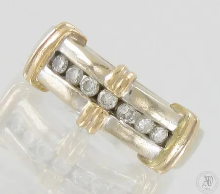 Timanttisormus 7xn.0.04ct, koko 17½, 585 kelta- ja valkokulta, paino 5,4g