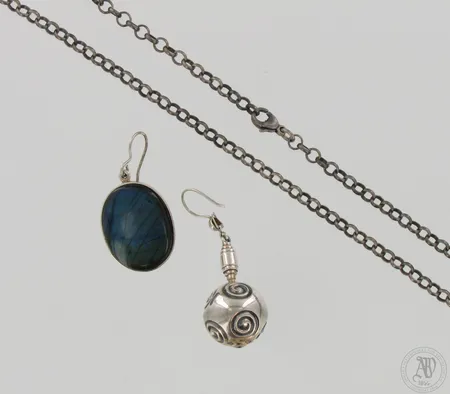 Papuketju ja kaksi paritonta korvakorua Kalevala Koru, 925br, paino 24,4g
