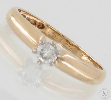 Timanttisormus 1xn.0.18ct, koko 18, kulunut kaiverrus, 585, paino 2,5g