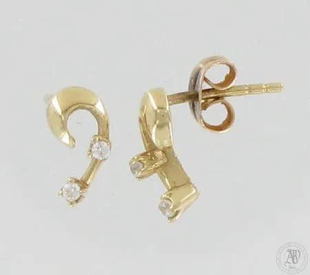 Kivikorvakorut, korkeus 10mm, taustat eriparia, 585br, paino 1,4g