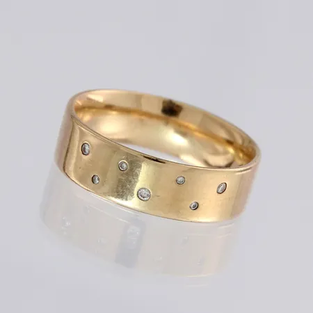 Timanttisormus 7xn.0.005ct, koko 19, 585, paino 6,3g