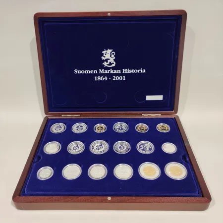 Rahareplikasarja Suomen Markan Historia 1864-2001, laatikko ja todistukset, 925, yhteispaino 267,9g