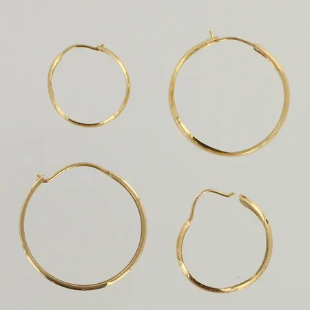 Neljä eripari korvarengasta, Ø14-22mm, 585, paino 1,3g 