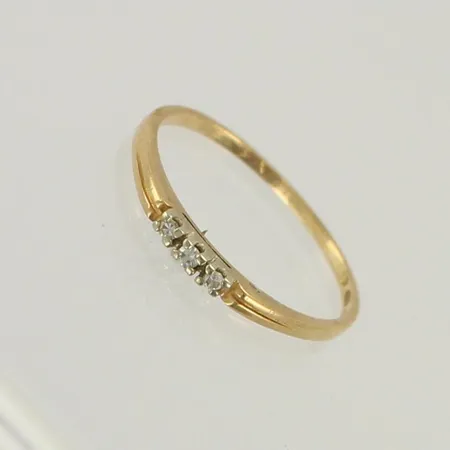 Timanttisormus 3xn.0.01ct, koko 17½, 750, paino 1,3g 