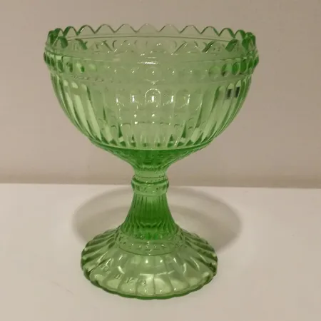 Mariskooli, iittala, korkeus 152mm, vaalean vihreä. Lähetetään postipakettina.