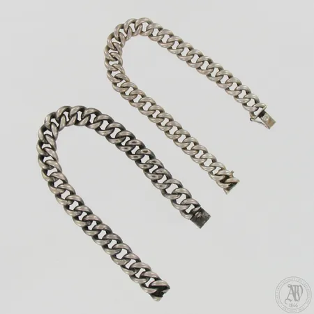 Kaksi viallista ranneketjua, 800-830, paino 35,8g