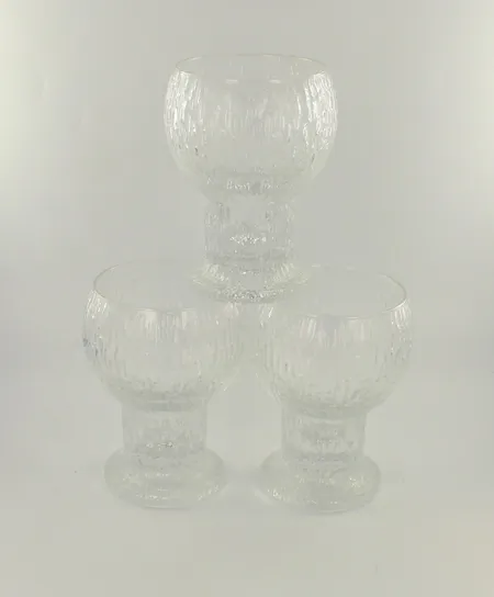 Kolme lasia Iittala, Kekkerit, korkeus 9cm  Lähetetään postipakettina.