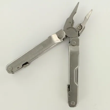 Monitoimityökalu Leatherman, Super Tool 300