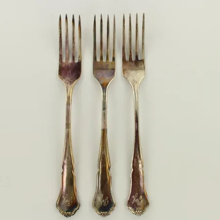 Kolme haarukkaa, Chippendale, kaiverrettu, pituus 175mm, 830, paino 98,4g 