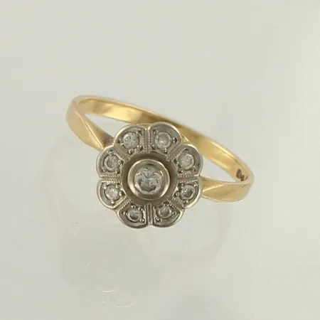 Timanttisormus 8xn.0.01ct ja 1xn.0.12ct, koko 18½, 750 kelta- ja valkokulta, paino 3,2g 