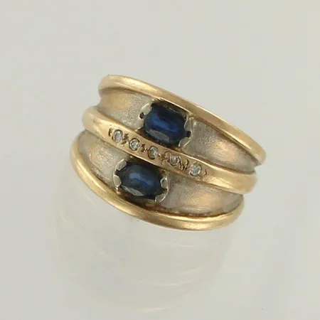 Kivisormus timanteilla 6xn.0-005ct, kivissä kulumia, kaiverrettu, koko 16, 585br, paino 4,0g 