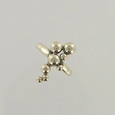 Sormus, koko 17½, 925, paino 2,7g 