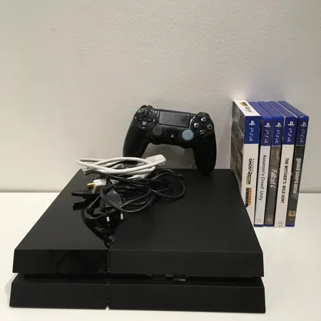 Pelikonsoli Sony Play Station 4, 500GB, musta, johdot, 1 ohjain ja viisi peliä, ostokuitti 2/2018 Lähetetään postipakettina.