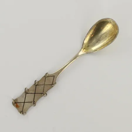 Lapinlusikka, kaiverrettu, vuodelta 1923, pituus 130mm, 813, paino 14,2g 