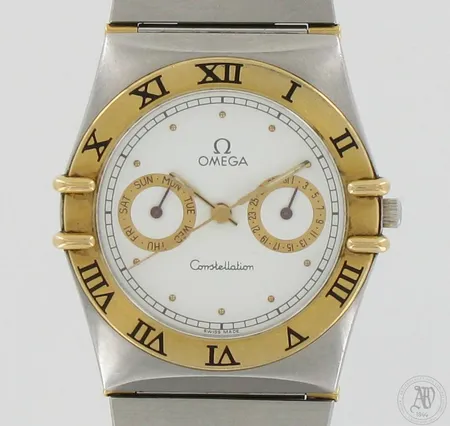 Teräs/kultarannekello Omega Constellation Day-Date, hieman käytön jälkiä, quartz, taulun Ø 32mm, rannekkeen pituus 210mm