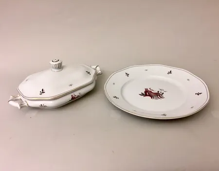Kannellinen kulho ja tarjoiluvati, Arabia, hieman käytön jälkiä, kulhon korkeus 120mm, vadin Ø 320mm, valmistettu 1932 - 1949