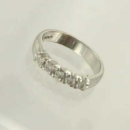 Timanttisormus 5xn.0.07ct, koko 17, 750 valkokulta, paino 4,8g 