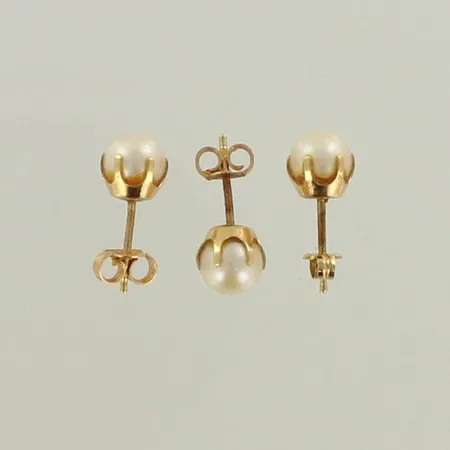 Kolme helmikorvakorua, korkeus 6mm, 585br, paino 1,8g 