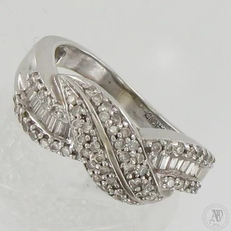 Timanttisormus 77xn.0.005ct, koko 16, 585 valkokulta, paino 4,0g 