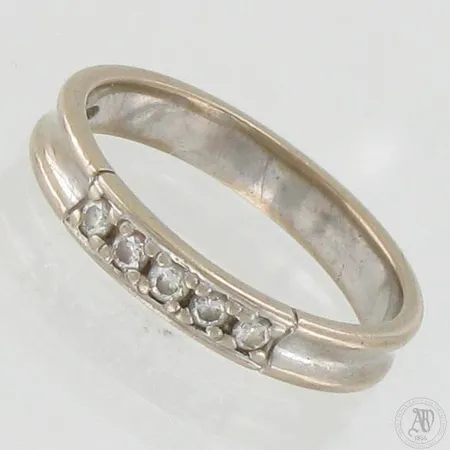 Timanttisormus 5xn.0.03ct, koko 17½, 750 valkokulta, paino 4,0g 