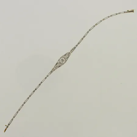 Timanttiranneketju 14xn.0.0.01 ja 1xn.0.16ct vanhahiontaisia timantteja, pituus 155mm, 585 kelta- ja valkokulta, paino 5,0g 